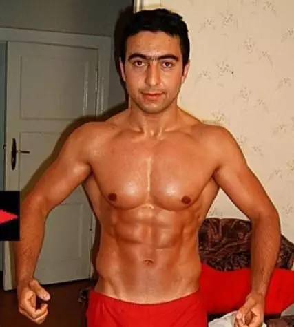 腹肌|健身40天，他从大肚男变腹肌型男，看到他的训练我自卑了.....