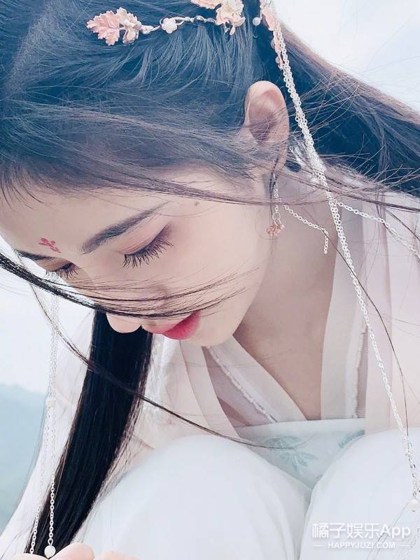 小鞠|她的化妆师该下岗了吧...