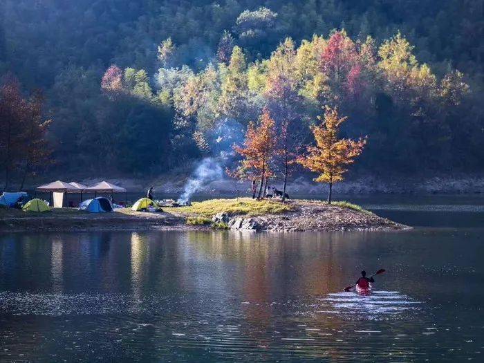 【乐行族|千岛湖红叶湾】11月21-22日 秋意浓,红叶湾迷宫中的独木舟