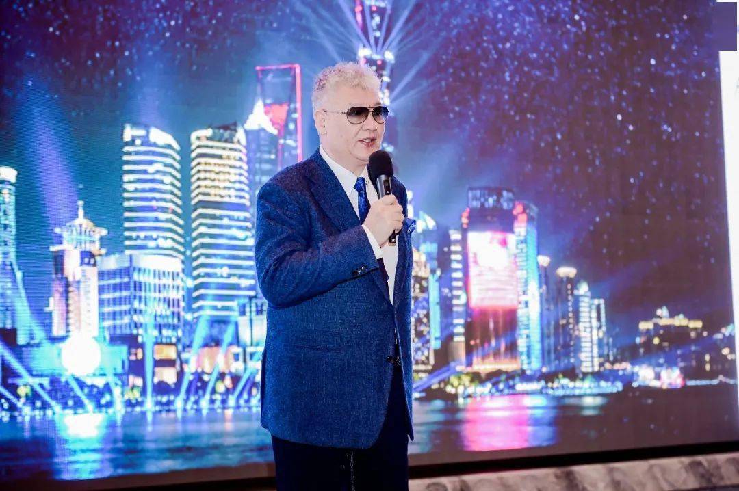 中国意境菜创始人,新中餐之父, 大董餐饮服务有限公司创始人-董振祥