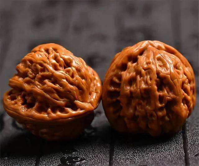 盘核桃的变色过程 1cff9123062b4e1c8339c8f19e44e4f5.jpeg