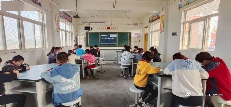 b体育网页版：
山东莘县红军小学举行英语单词听写运动
