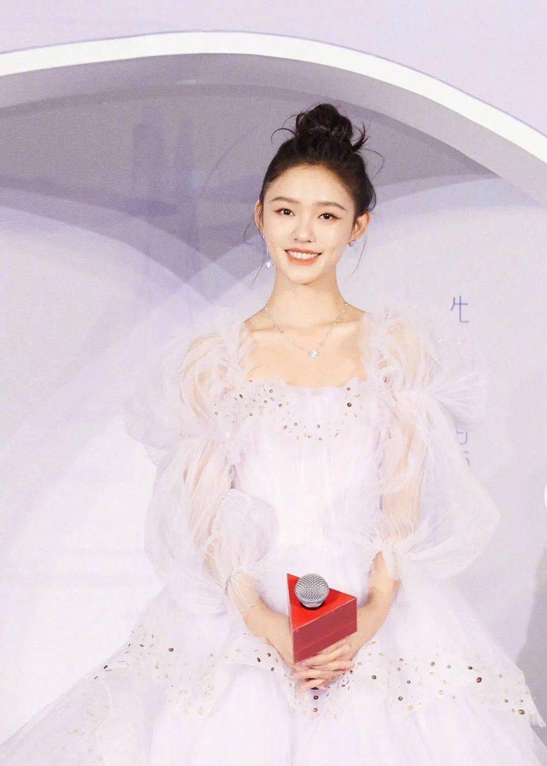 感觉|刘诗诗、宋茜都在画的秋冬暖阳妆，谁不爱呢？