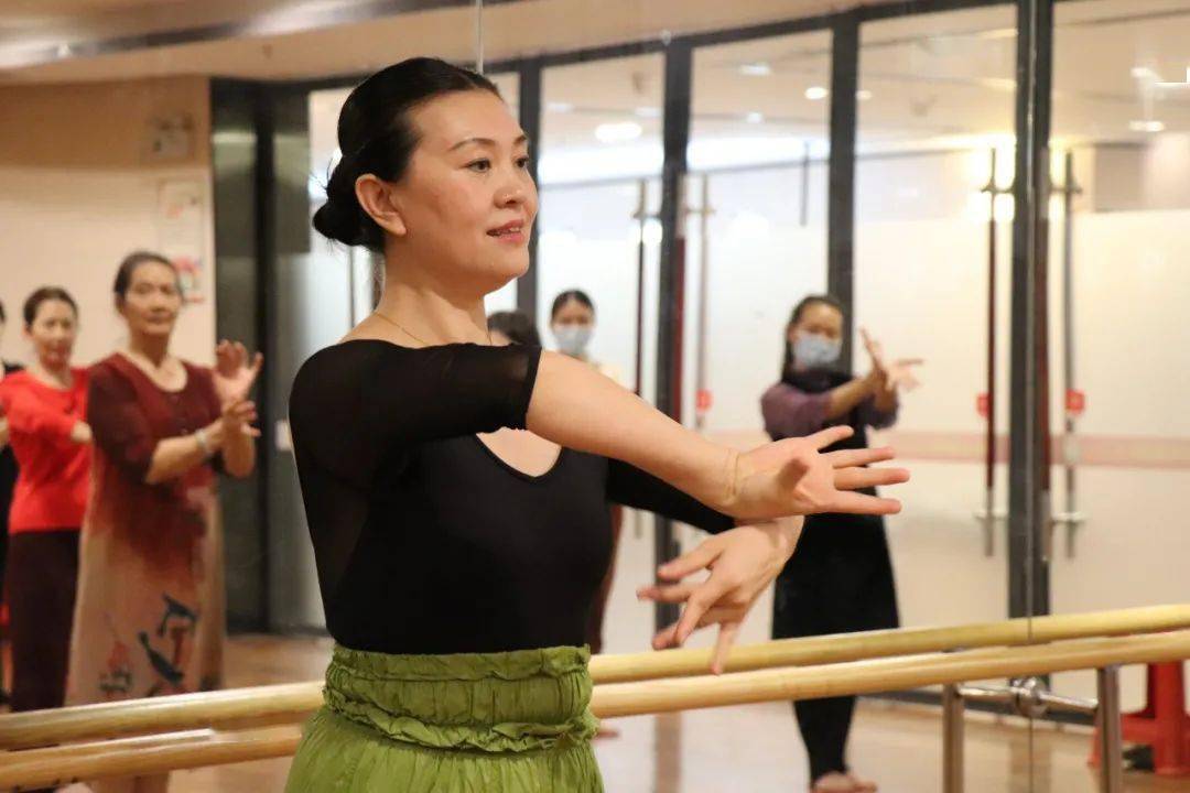 10月26日晚上 由松山湖文学艺术界联合会主办 松山湖舞蹈协会承办的