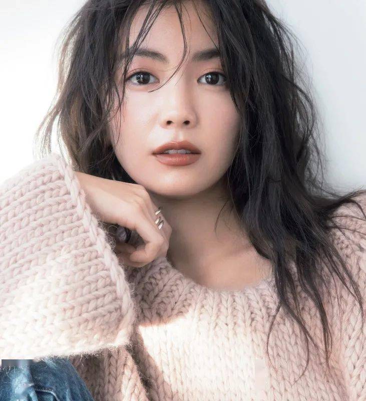 涂谁|足以让你时髦整个秋冬的棕色唇，谁涂谁好看