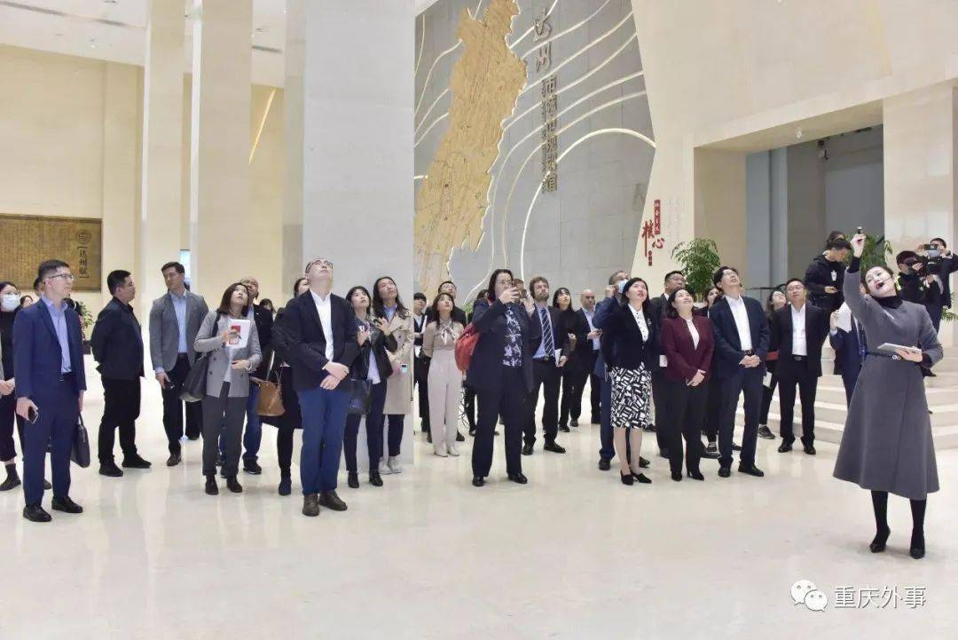 重庆市政府外办与四川省外办联合组织外国驻渝蓉领团考察成渝地区双城