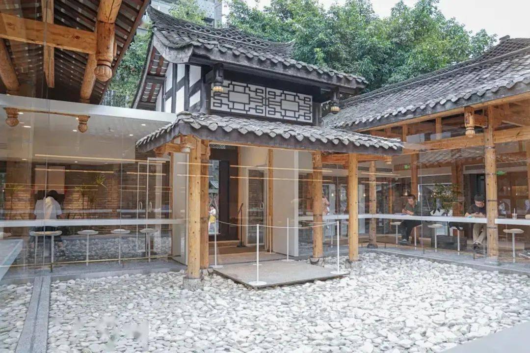 时尚|半个娱乐圈都来了！成都凭什么？