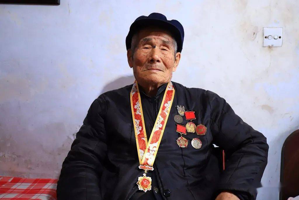 致敬老兵佛刘抗美援朝老兵李志章