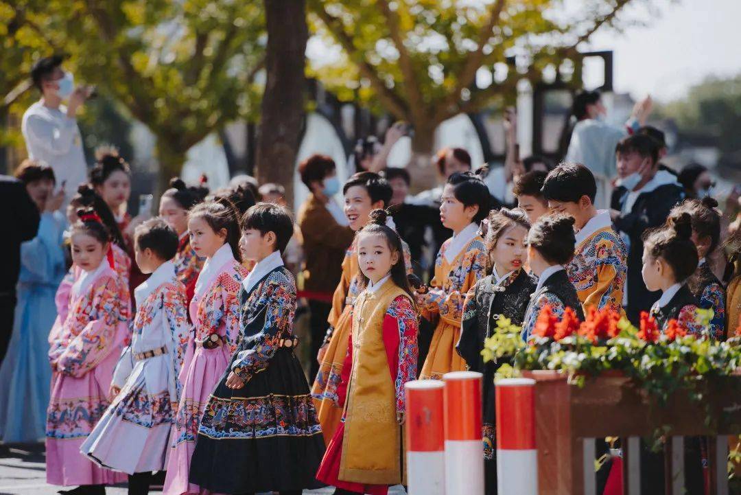 小朋友们穿上汉服也太可爱了吧