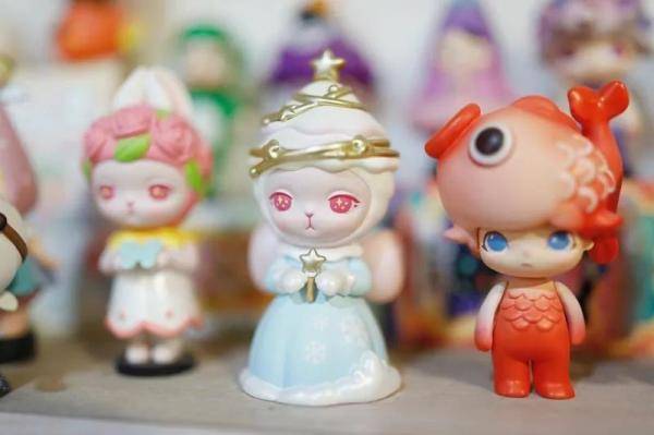 玛特|一次花数万元买成本不足10元的盲盒，疯狂还是刺激？背后藏着……