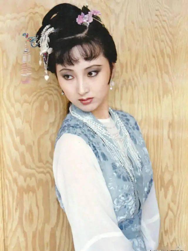 黛玉|“家暴妆”爆火？明明三十年前的她们，才是真正的美妆达人！