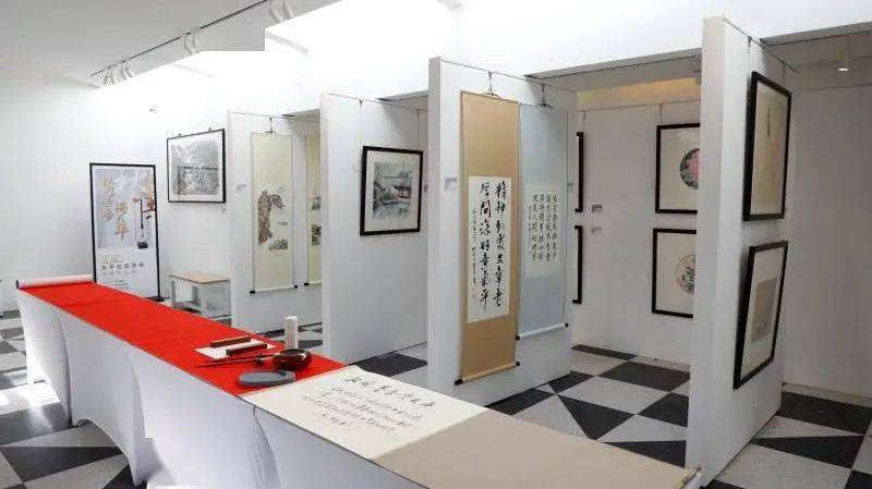 梧桐树下,墨香满天平——社区学校书画作品展