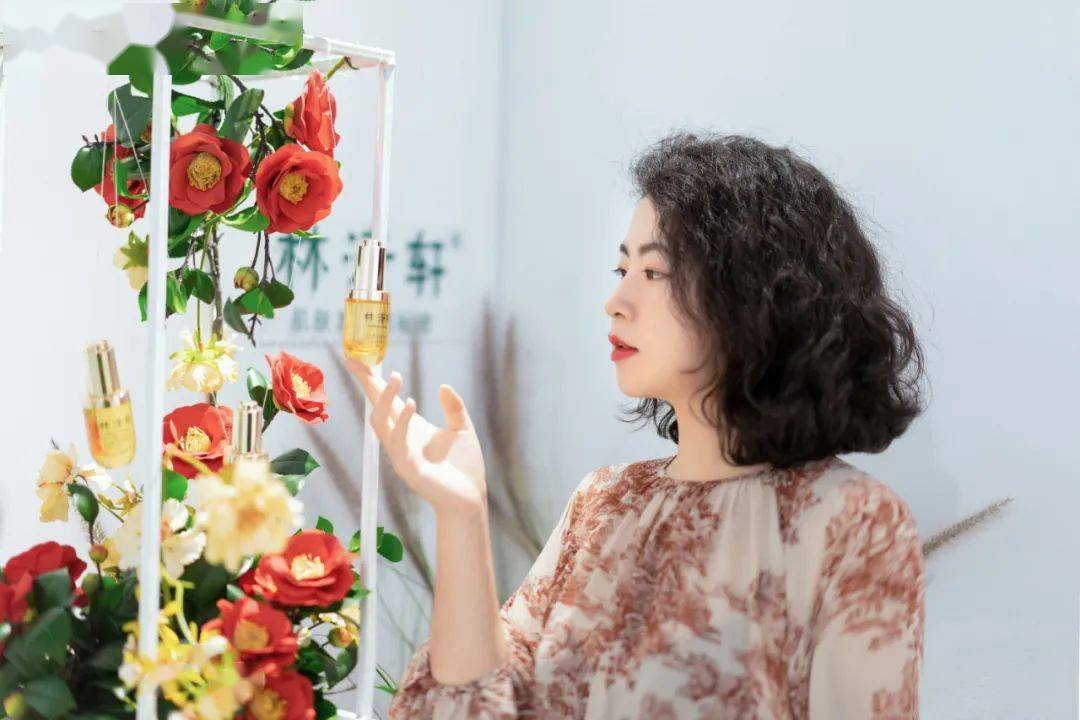 宝瓶|瑞丽、芭莎……5大权威时尚媒体今年都宠爱的“发光宝瓶”是什么？