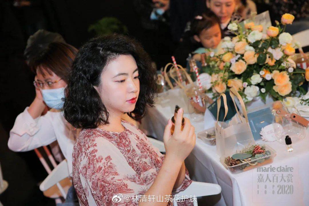 宝瓶|瑞丽、芭莎……5大权威时尚媒体今年都宠爱的“发光宝瓶”是什么？