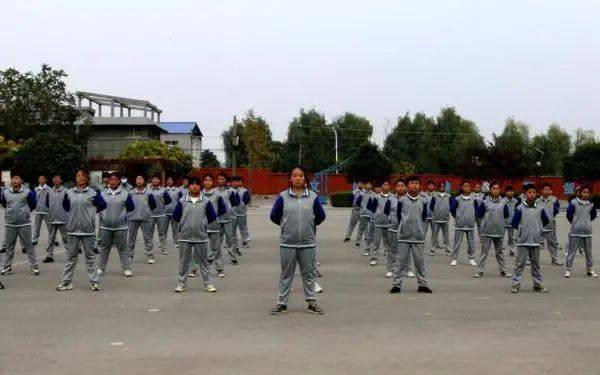 锤炼顽强意志展示青春风采濉溪县刘桥中心学校举办军体拳竞技比赛