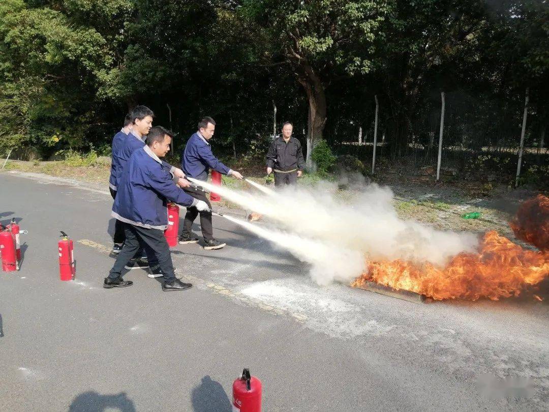 10月29日,在公司办公室的组织安排下,常柴厚生农装公司开展了消防演练