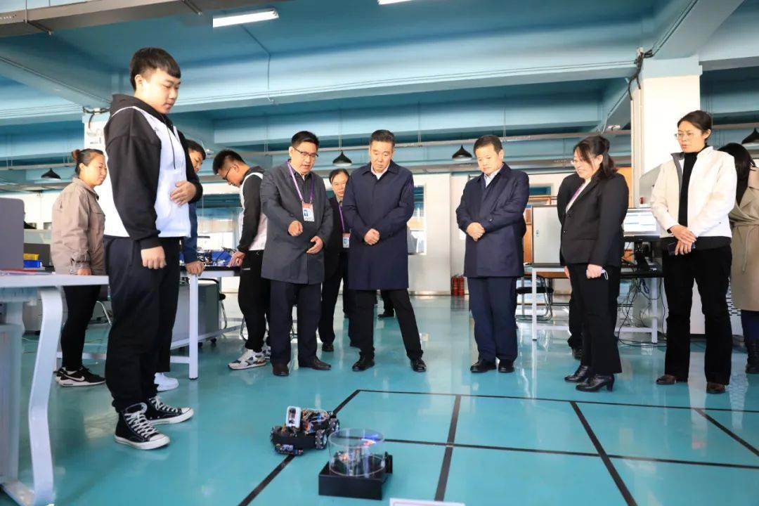 裴伟东调研高校_丹东市
