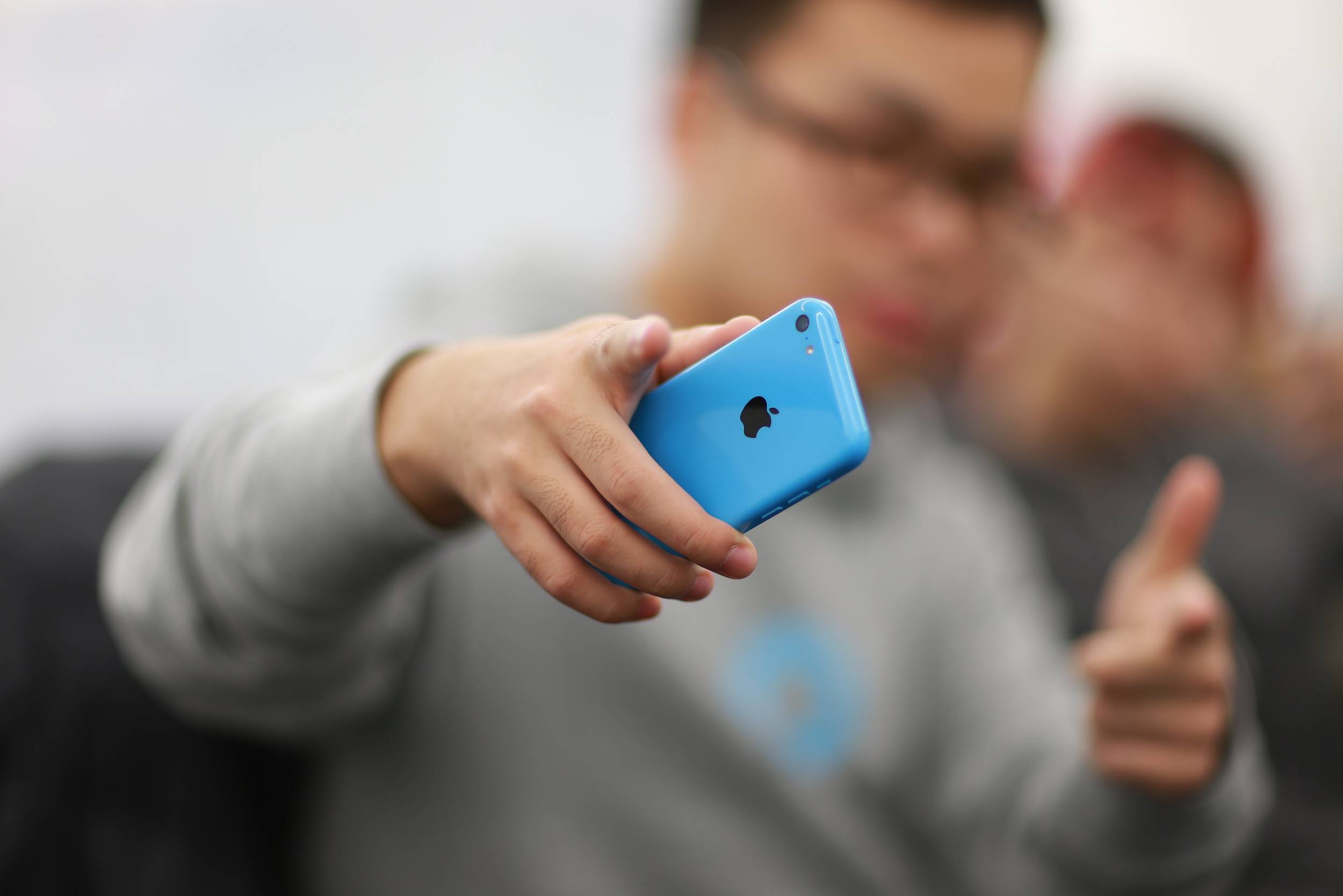 发布7年后，苹果首款彩色手机iPhone 5c被列“过时