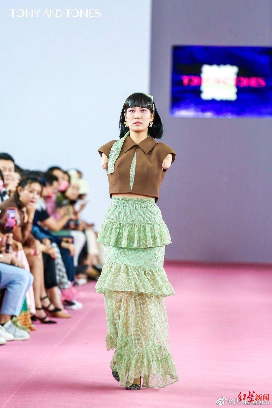 时装周|自信的人最美！四川90后断臂女孩登上深圳时装周T台走秀