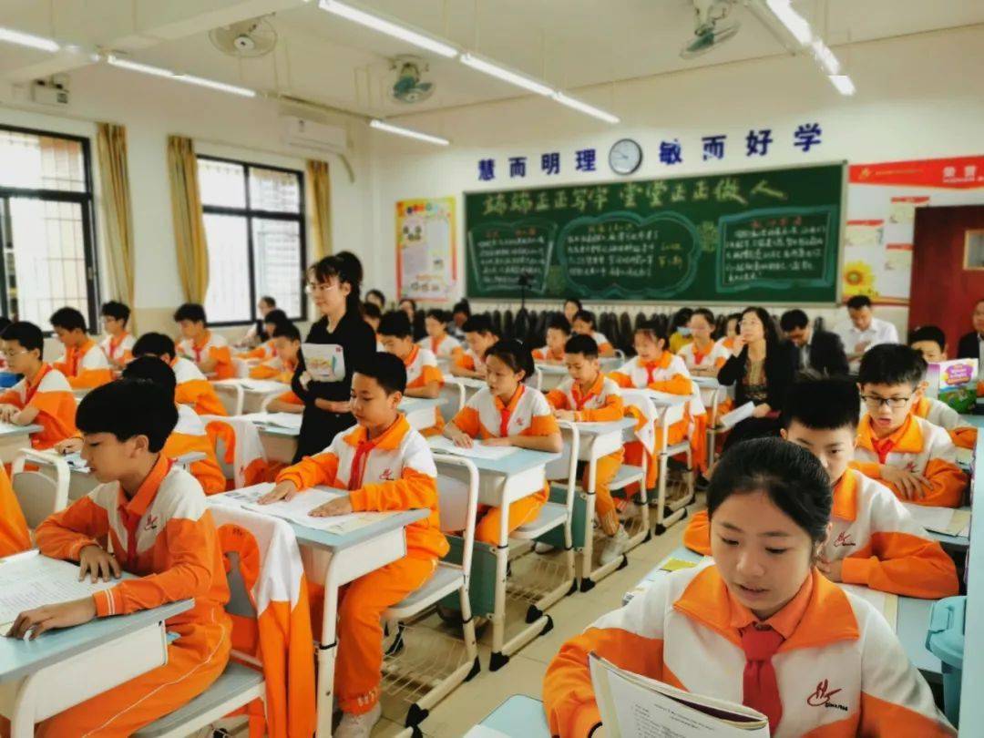 【中小学衔接】黄广集团初中教师深入小学课堂,中小学嵌入教研成为黄