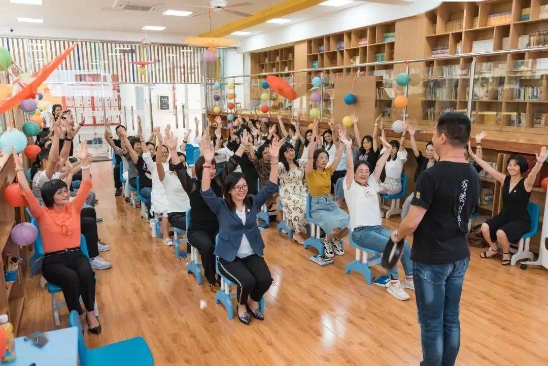 汇龙小学开展教师语言艺术素养与技能全员培训