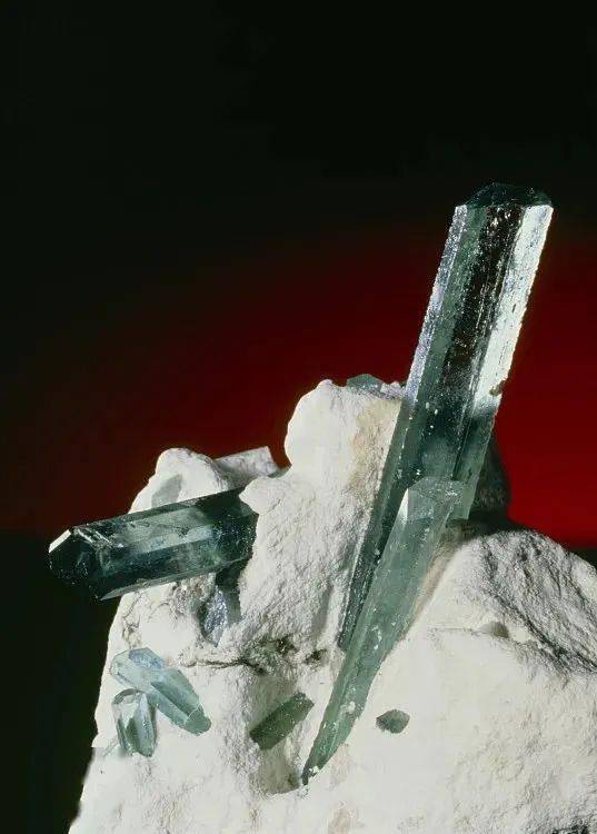 珠宝|看过了这些珠宝，我才读懂了祖母绿的“年轻范”！