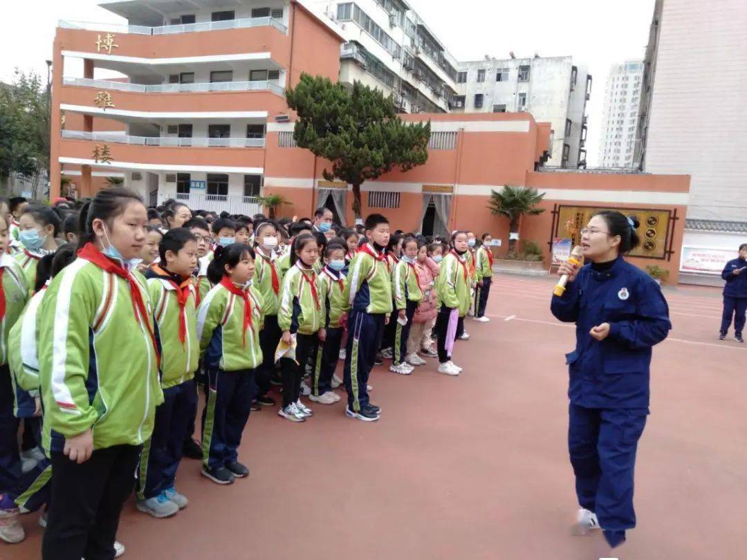 消防演练学生表演 67d939b2b0274cbd8b85c2d45f87d817.jpeg