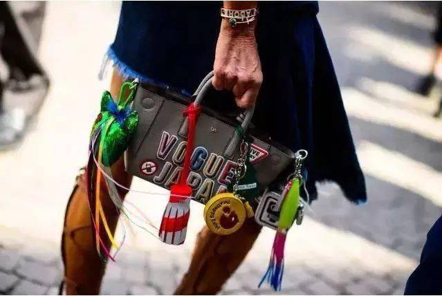 包包|这4种包风水最差！红色漏财、紫色败运、黄色….个个都是散财童子，越用越穷！