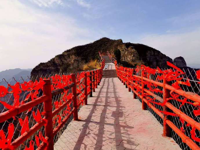 河北涉县:秋染太行五指山