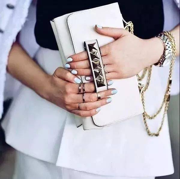 包包|这4种包风水最差！红色漏财、紫色败运、黄色….个个都是散财童子，越用越穷！