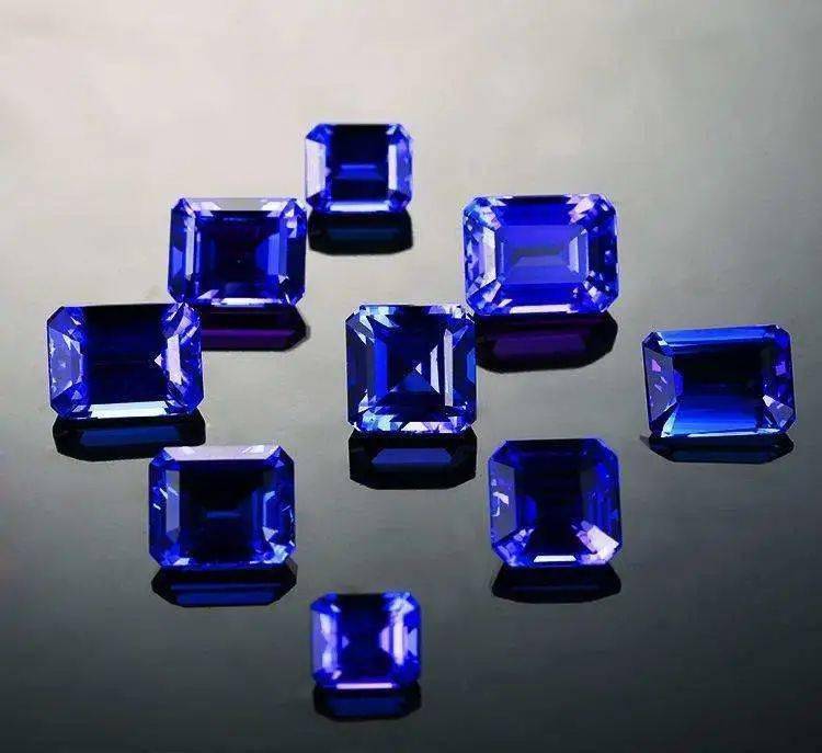 宝姐|宝姐：家有4妻30娃的他，挖出3块坦桑石获利77.44亿！这石头真致富……