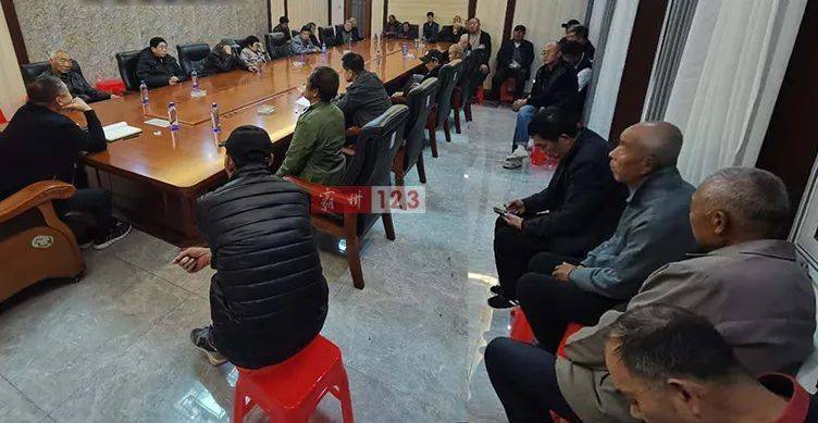 霸州一居民外出买面被罚站（霸州居民私自外出买面被罚站）