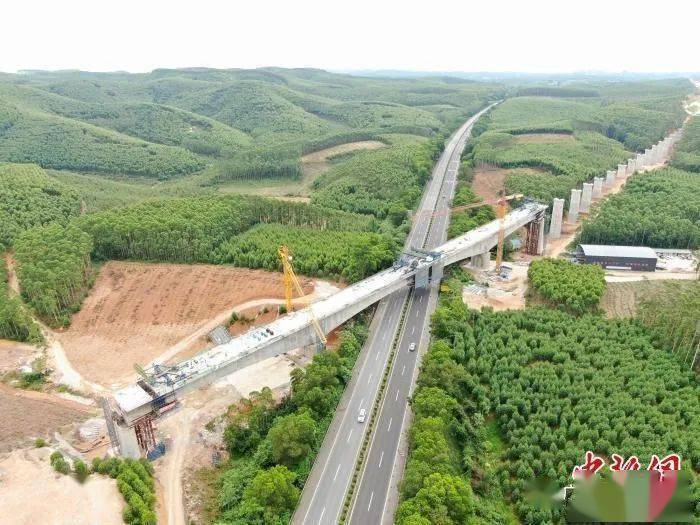 桂林-恭城-贺州高速公路(桂林至钟山段),全州(湘桂界)至容县(粤桂界)