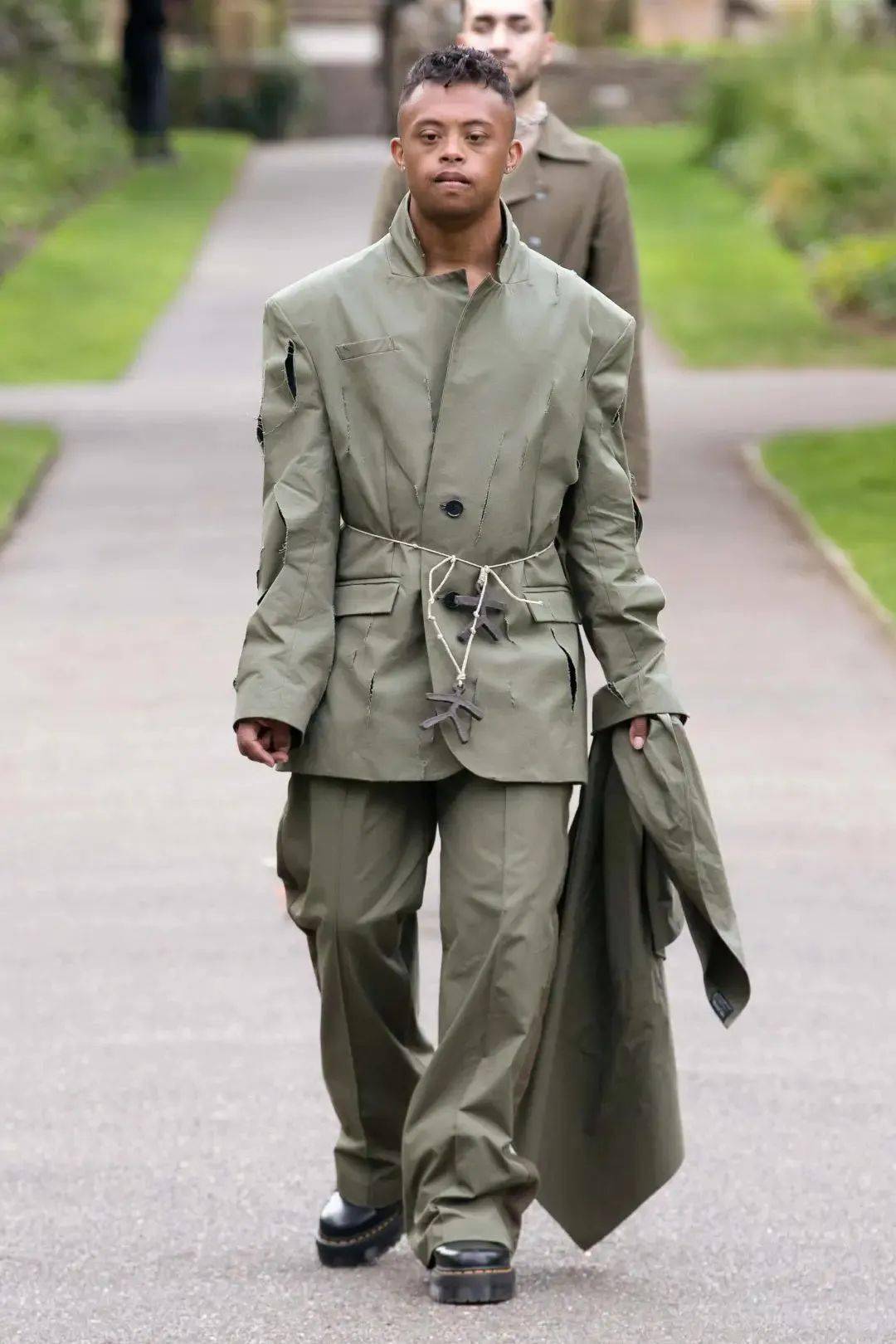 Art|来自“跨性别者”独特的穿衣方式，“我们不在乎时尚界想要什么，只想要做自己。