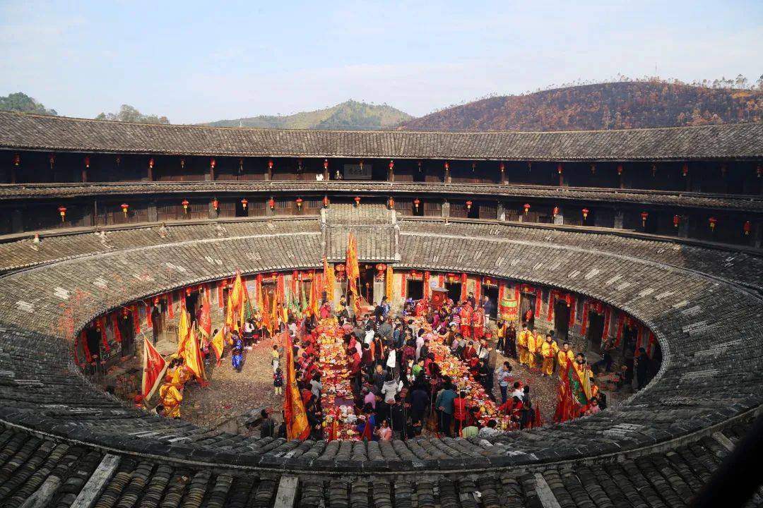 那些你不知道的梅州美景——青山环抱围龙屋