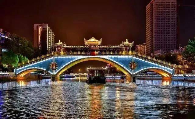 里运河畔的夜淮安尽显璀璨光华