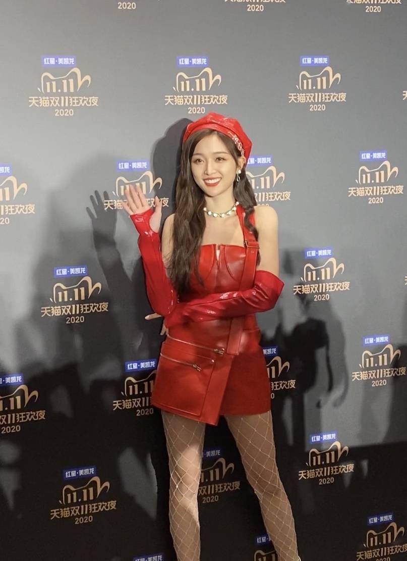 走过|怀孕6个月的吉娜从我身边走过，这身材真的惊了！