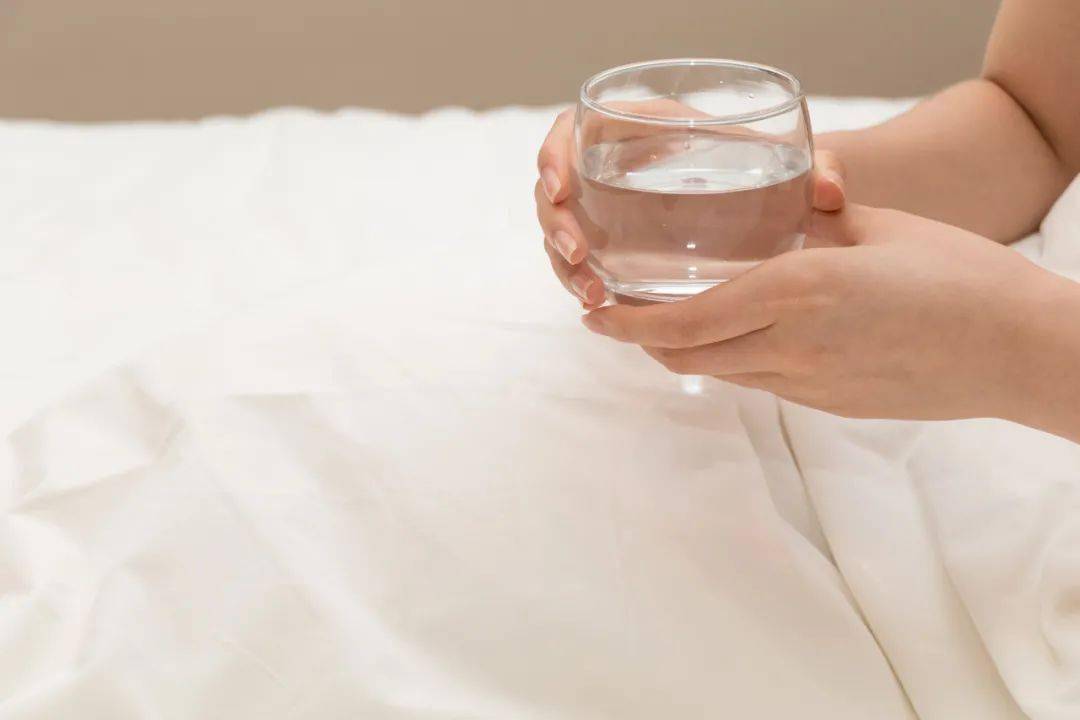 1000块一瓶的天价水，真比农夫山泉好喝？