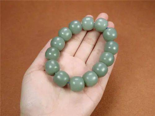 蓝色|这个色系的珠宝，高级温和又迷人，每一种都是美哭的节奏！