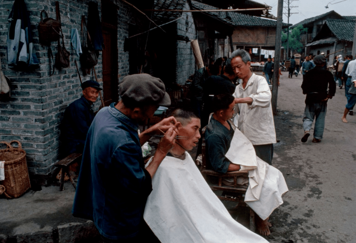 第一个采用彩色摄影报道中国的摄影师