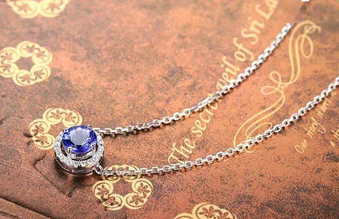 蓝色|这个色系的珠宝，高级温和又迷人，每一种都是美哭的节奏！