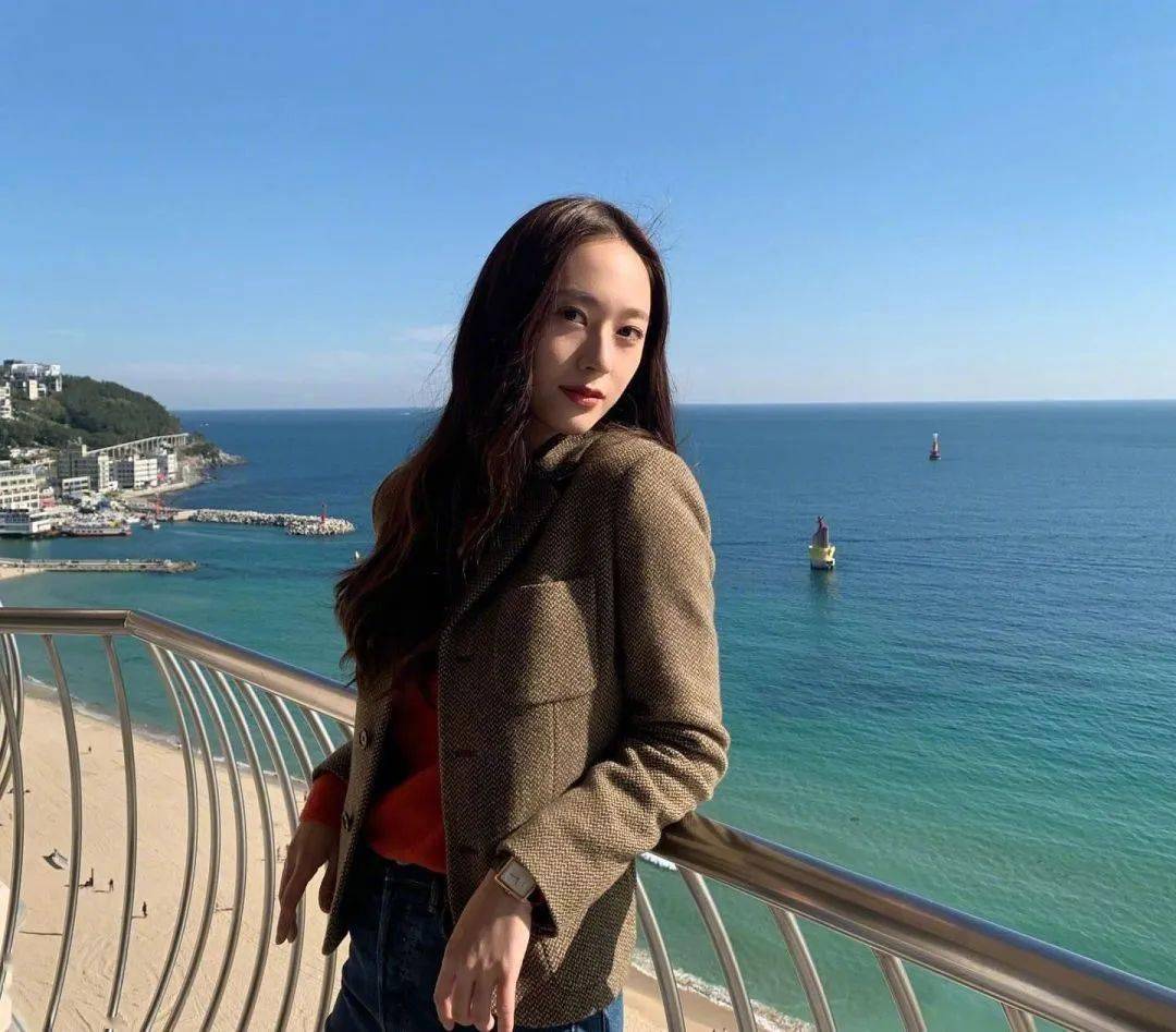 女军官|郑秀晶新剧变身精英女军官，“冰美人”这次A爆了！