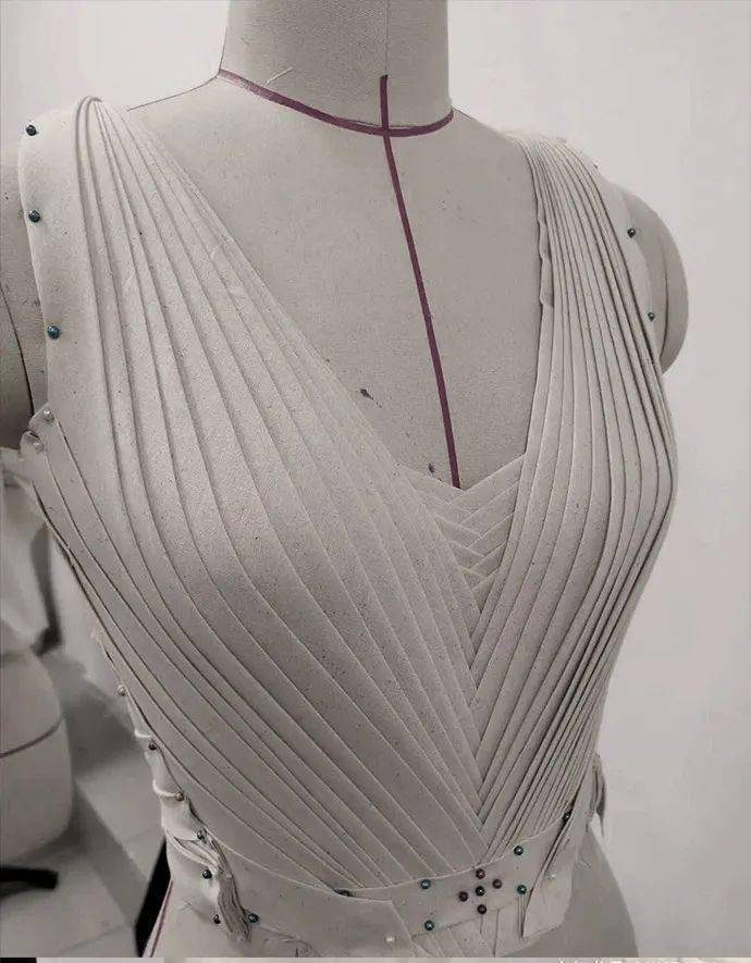服装的创意立裁结构分享