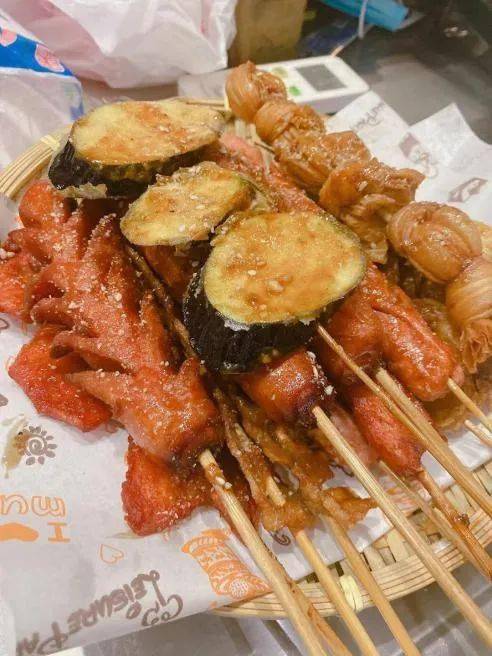 买①送①炸串店黑马来袭口口都上瘾满屏青春的味道