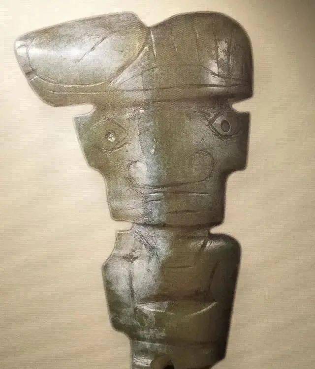 春秋两千年墓主成泥土 沂水崮顶墓主棺底现人形