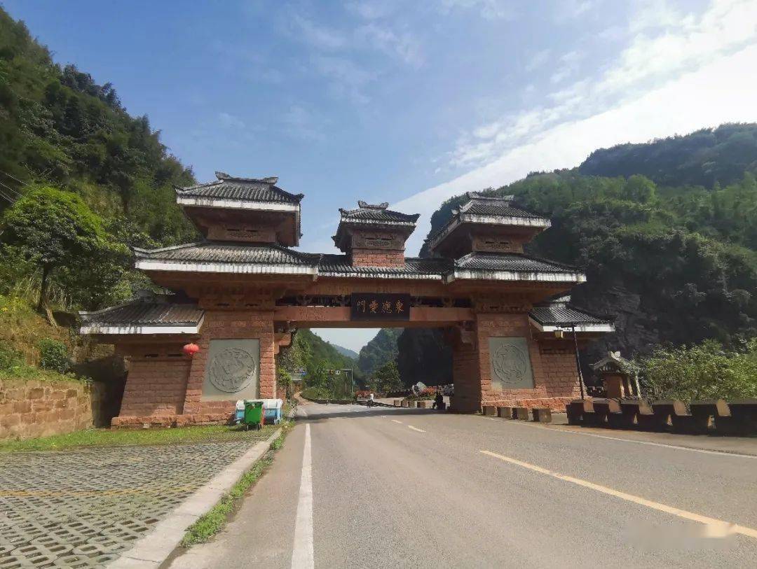 在芦山,雨城,天全三地交界处,还有一个国家4a级旅游景区—飞仙关