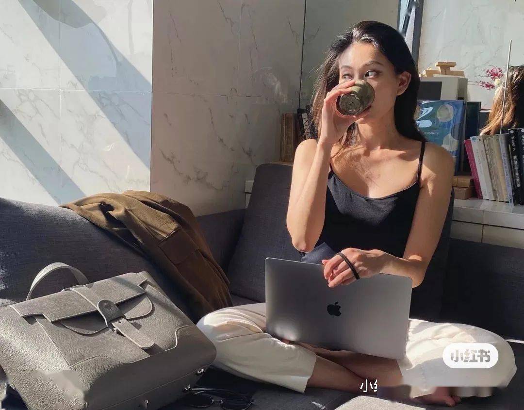 买的|2020最值得买的8款轻奢包，时髦小众绝美子！！