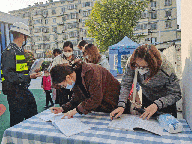 为进一步贯彻《纲要》及《指南》精神,扎实推进幼儿园内涵发展和课程