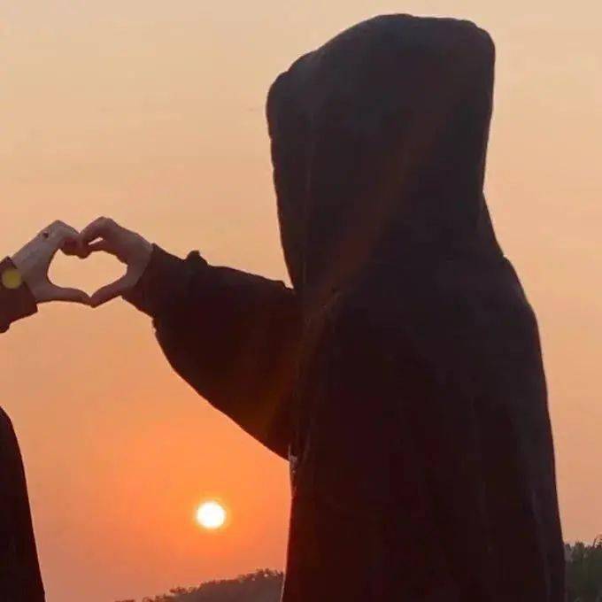 巨款|今日头像丨这个冬天可以当穿你外套的那个女孩吗？