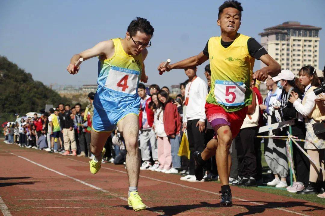 奋力向终点冲刺